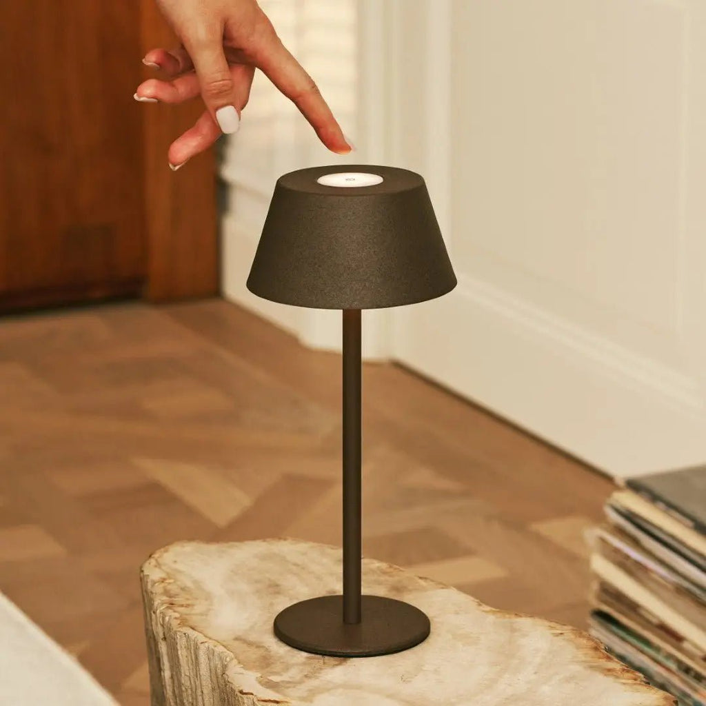 Bezprzewodowa lampa stołowa LED z akumulatorem i regulacją jasności 30 cm