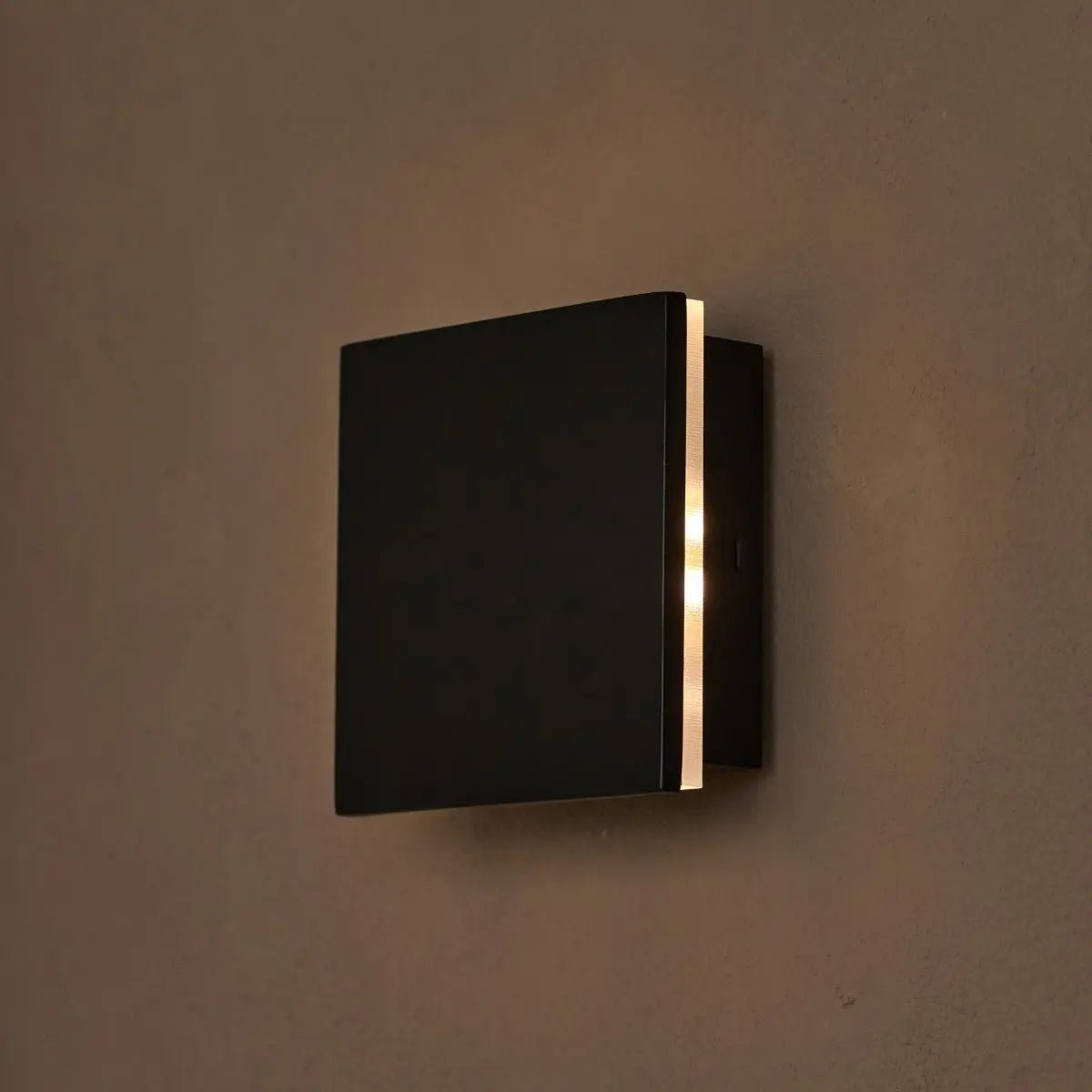 Kinkiet LED z drewna kauczukowego, czarny 14 × 14 cm
