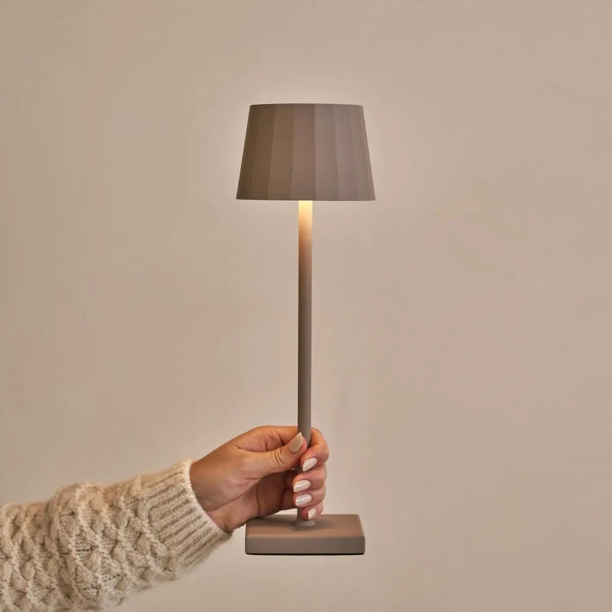 Bezprzewodowa lampa stołowa LED z regulacją jasności 38 cm