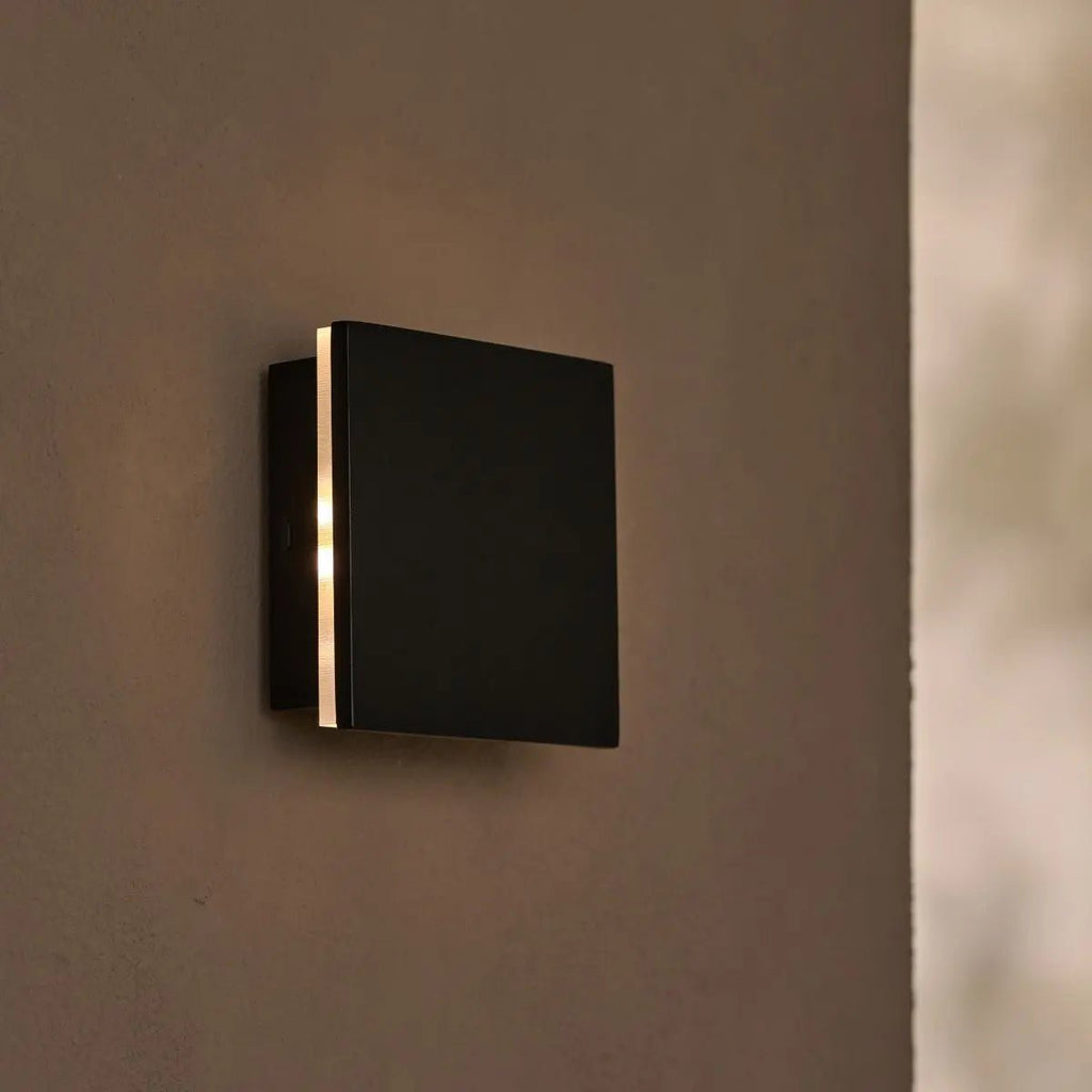 Kinkiet LED z drewna kauczukowego, czarny 14 × 14 cm