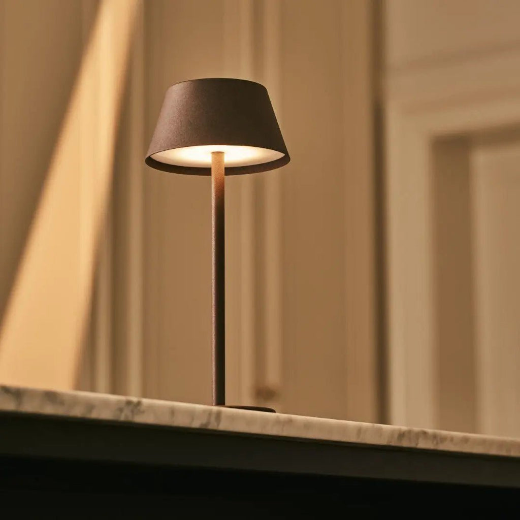 Bezprzewodowa lampa stołowa LED z akumulatorem i regulacją jasności 30 cm