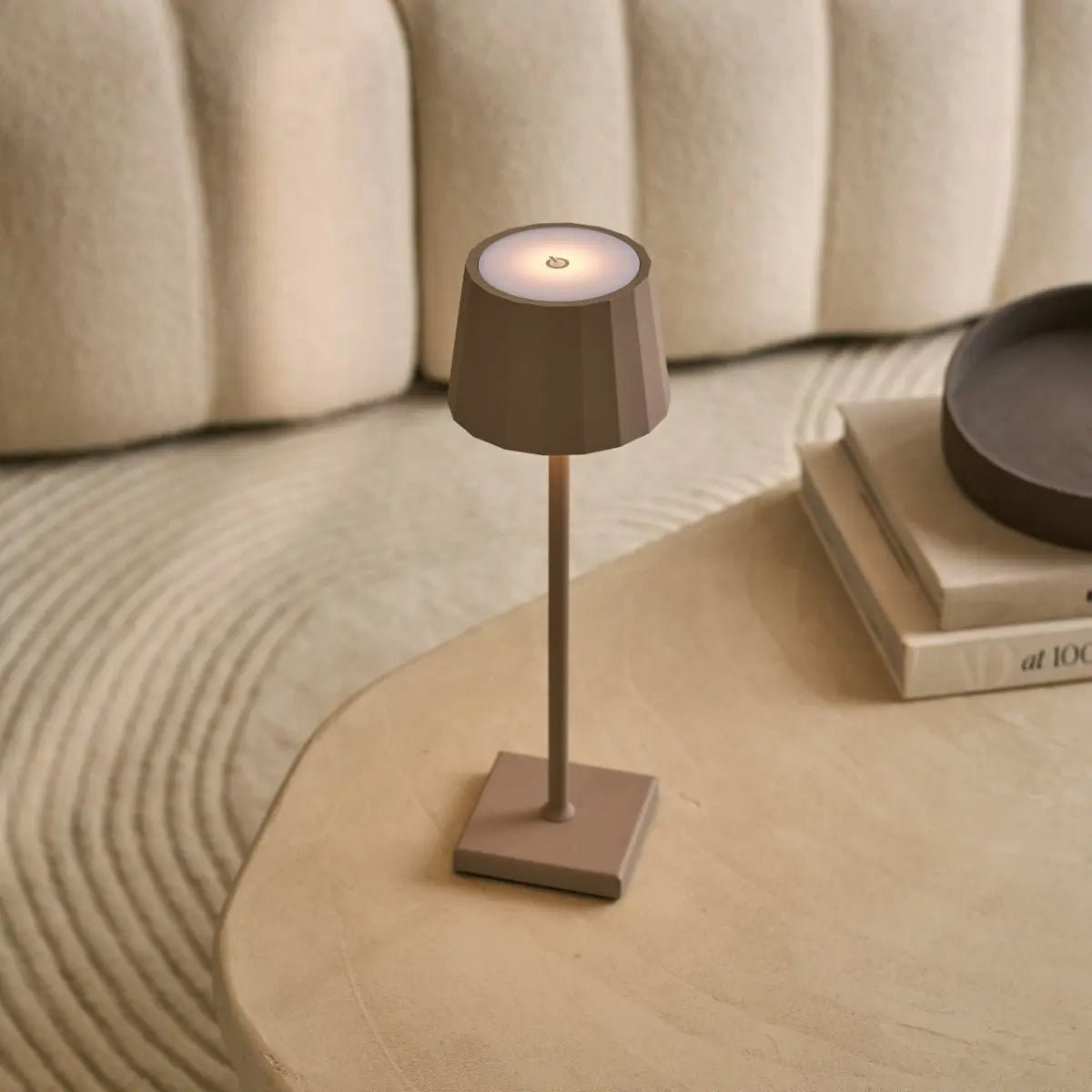 Bezprzewodowa lampa stołowa LED z regulacją jasności 38 cm