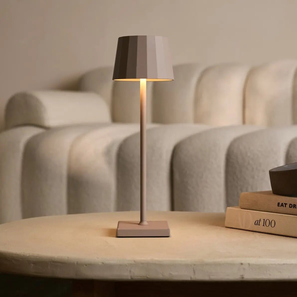 Bezprzewodowa lampa stołowa LED z regulacją jasności 38 cm
