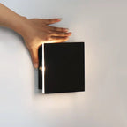 Kinkiet LED z drewna kauczukowego, czarny 14 × 14 cm